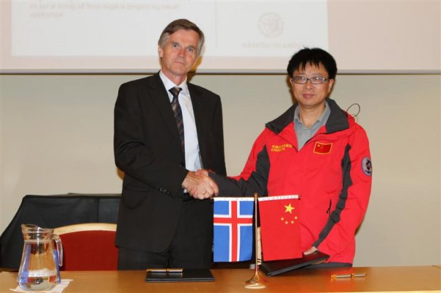 The Icelandic Centre for Research and the Polar Research institute signed an MoU.