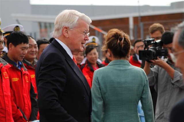 President Grímsson arriving at the port where Xuelong was.