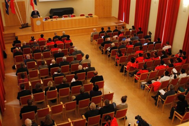 The symposium was attended by many interested people.